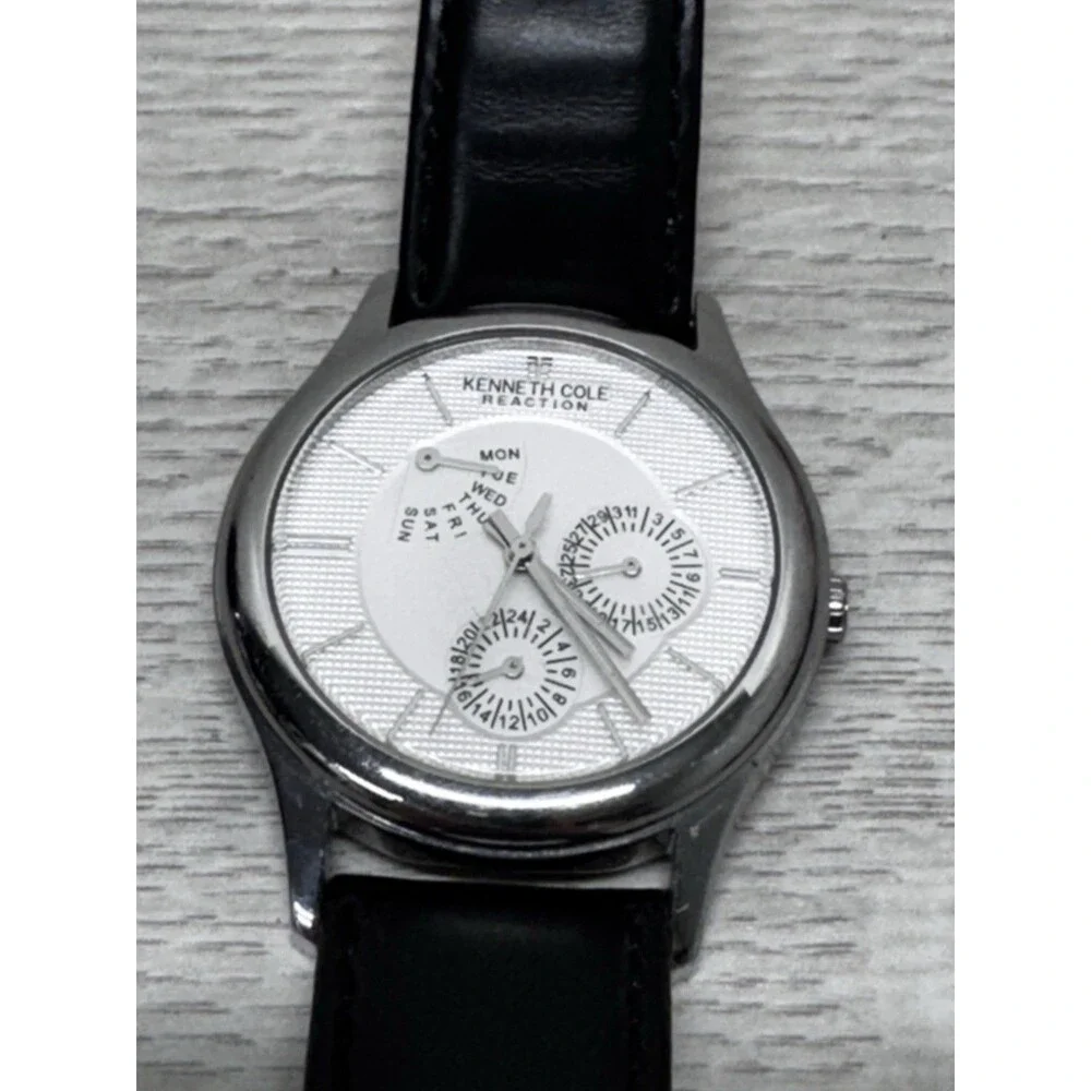 Kenneth Cole Reaction Watch KC 1380 Men's Watch New Battery!